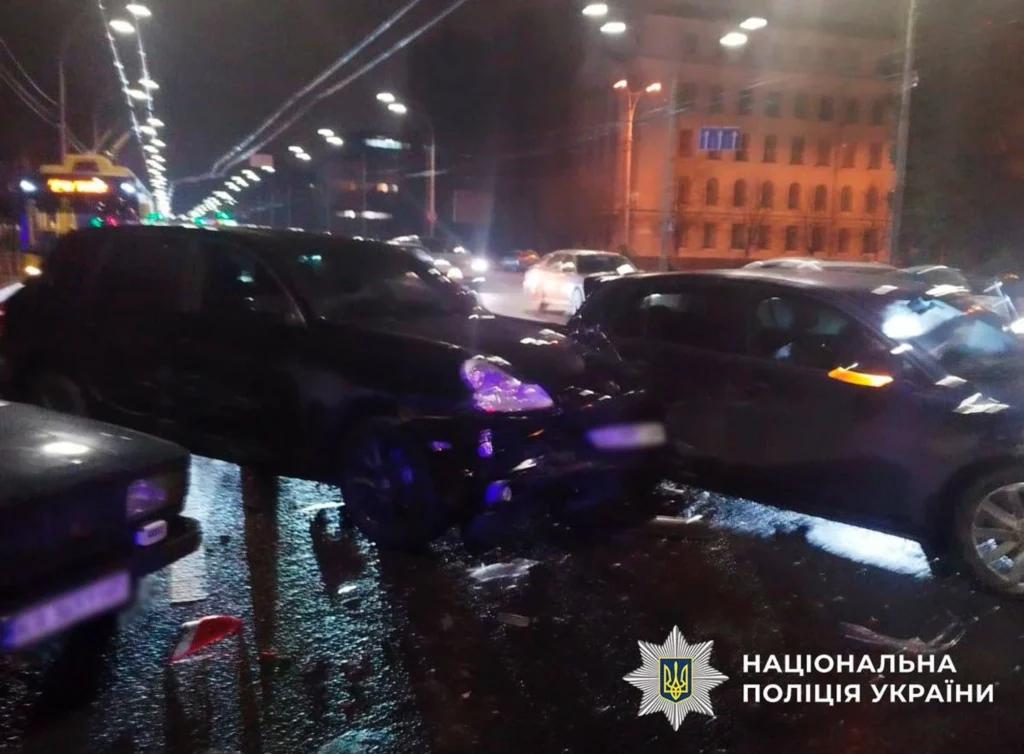 Нетверезий водій Porsche Cayenne влаштував стрілянину після ДТП у Києві, його затримали - поліція
