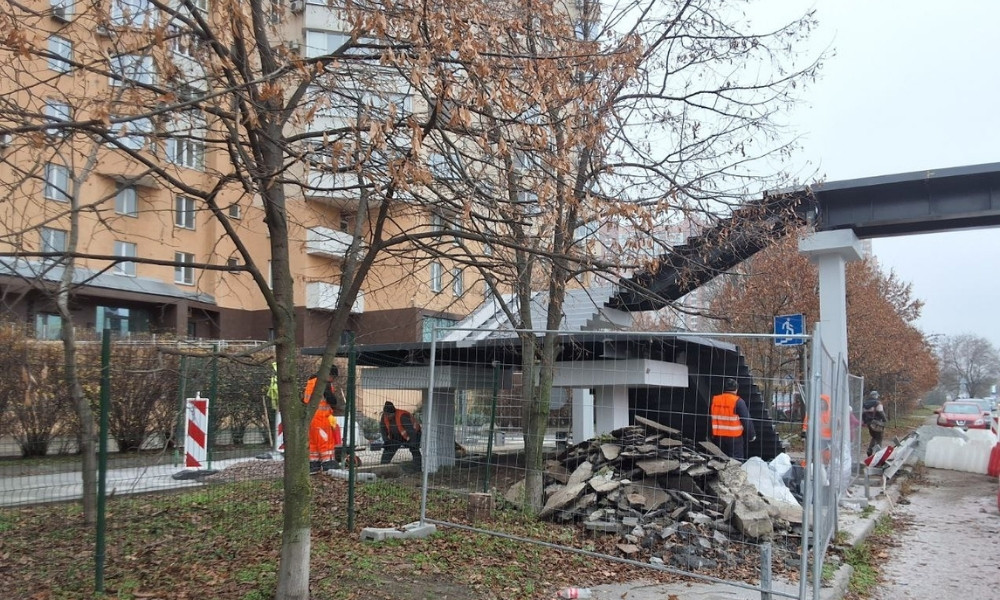 35 мільйонів на «пандус-вбивцю»: у Києві будують небезпечний надземний перехід – активісти попереджають про загрозу життю