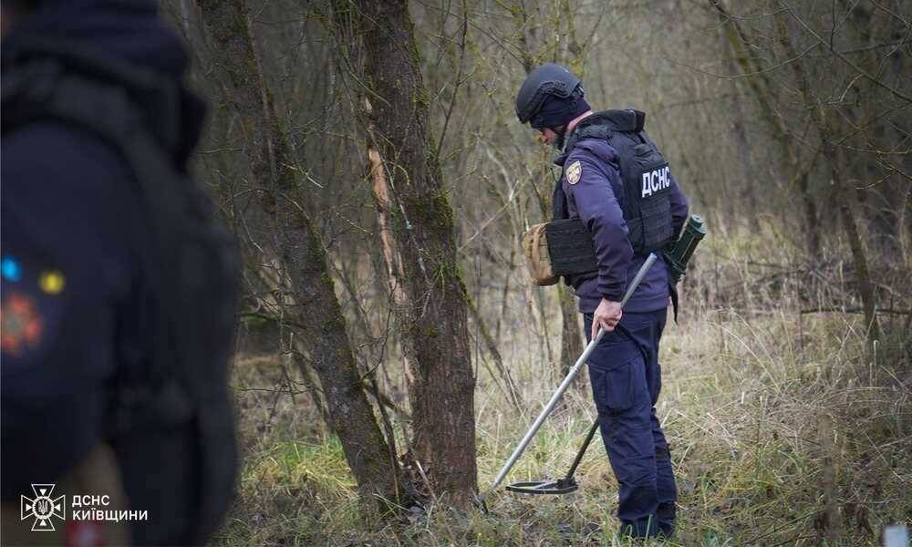 Деміновані землі: ДСНС знешкодили 91 тисячу вибухонебезпечних предметів на Київщині, звільнивши 39 тисяч гектарів від мін