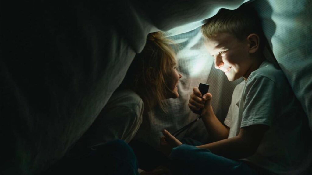 Київ: оновлені графіки на 19 грудня — деяким чергам додали 3,5 години без світла