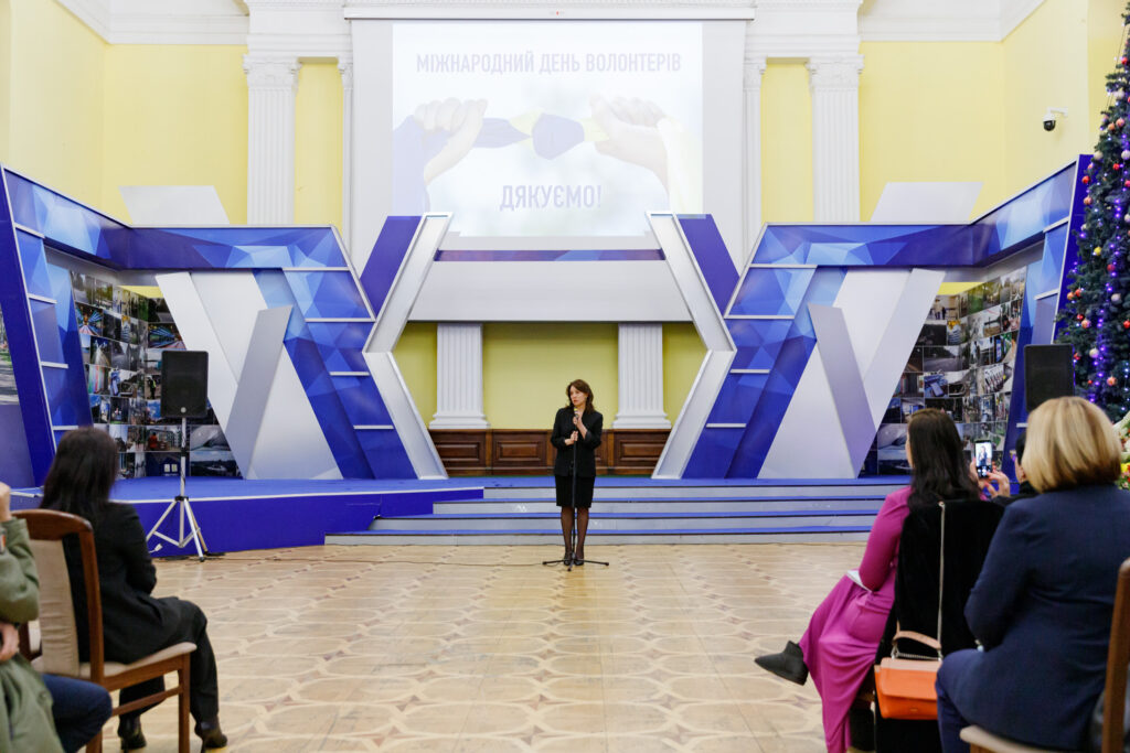 Київ вшанував героїв волонтерського руху: понад 80 активістів, благодійних фондів і організацій відзначені подяками та нагородами (+фото)