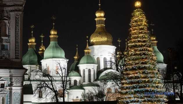 Київ засяяв: головна ялинка України урочисто запалена в серці столиці