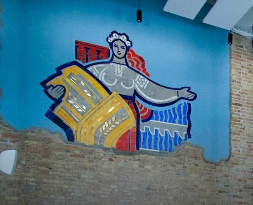 Реставрація історичних мозаїк у будівлі Київського річкового вокзалу: повернення до минулого величі
