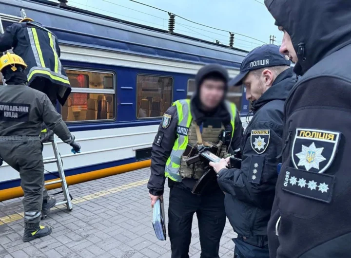 Трагедія на залізничній станції "Видубичі": підліток загинув від ураження струмом на даху електрички