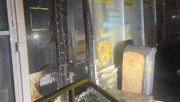 У Києві чоловік підпалив поштове відділення у Деснянському районі, його затримано - поліція повідомляє про інцидент