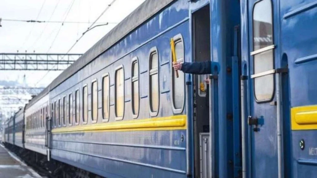 У Києві запустять тестові шатли між Дарницею та Видубичами у пікові години, забезпечуючи швидке та комфортне сполучення для пасажирів.
