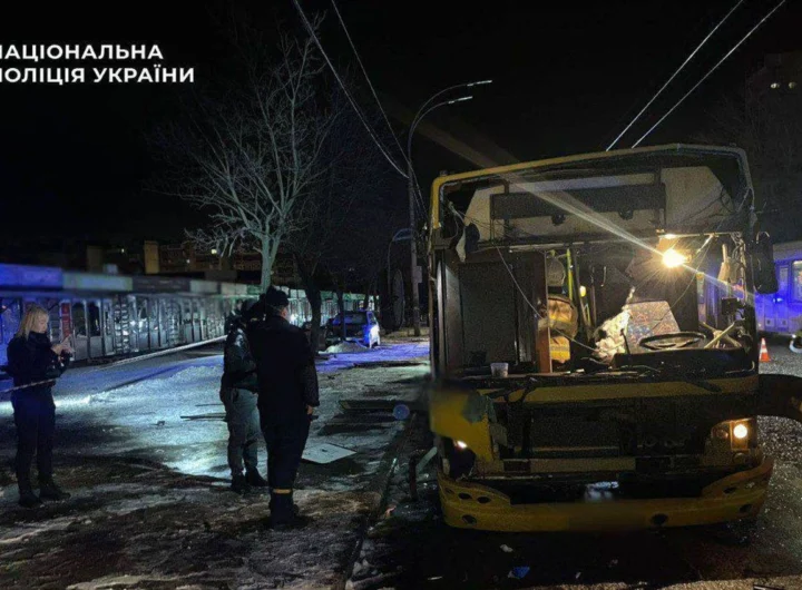 Вибух автобуса в Києві: поліція розслідує обставини інциденту, постраждалих доставлено до лікарні