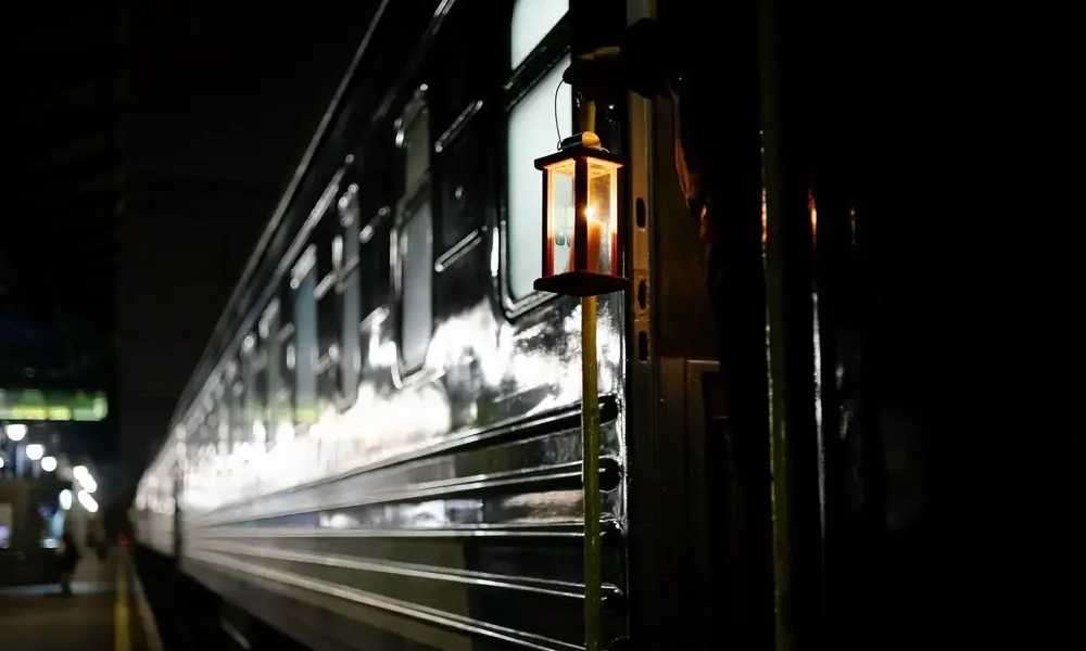 Вифлеємський вогонь миру запалав у Києві: символ єднання подорожує залізницею Україною