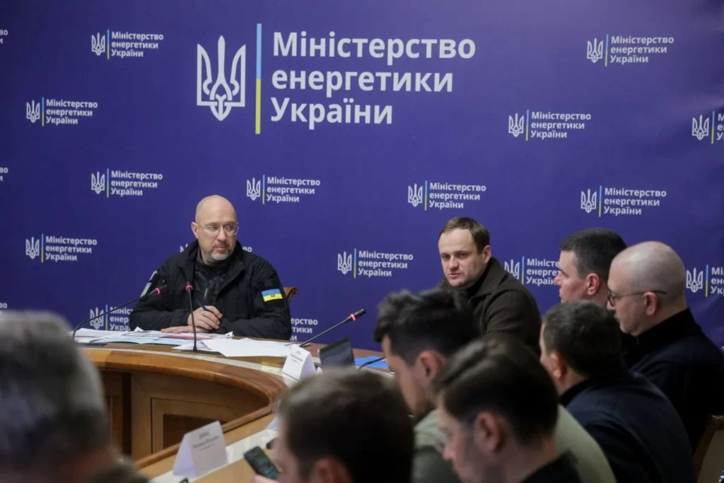 800 тисяч киян залишаються без світла через екстрені відключення, - повідомив Прем'єр-міністр України Денис Шмигаль.