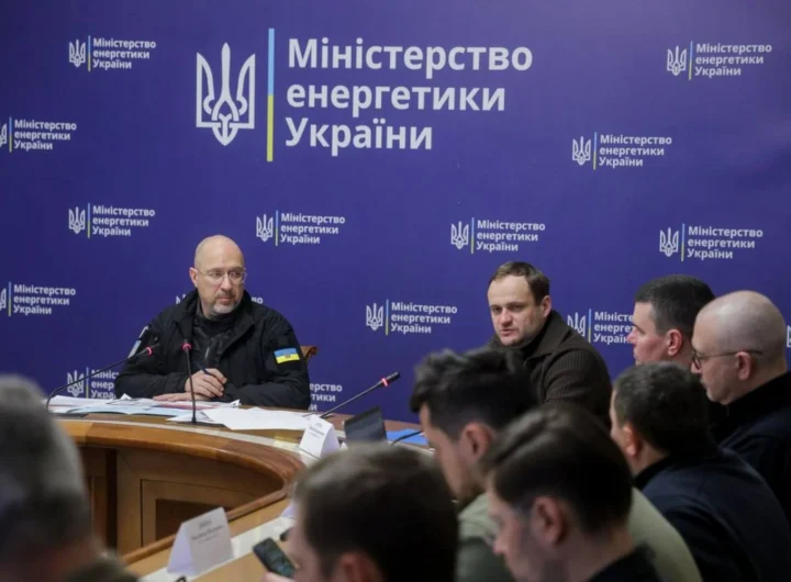 800 тисяч киян залишаються без світла через екстрені відключення, - повідомив Прем'єр-міністр України Денис Шмигаль.