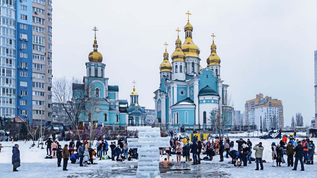 Безпечне занурення 6 січня: перелік офіційних пляжів для водохрещенських купань