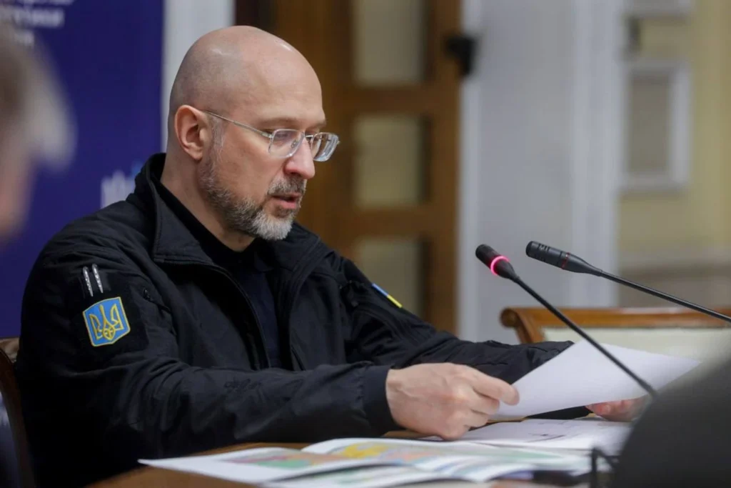 Київ відновлює опалення: Укрзалізниця та інші регіони надсилають додаткові ремонтні бригади у 143 будинки