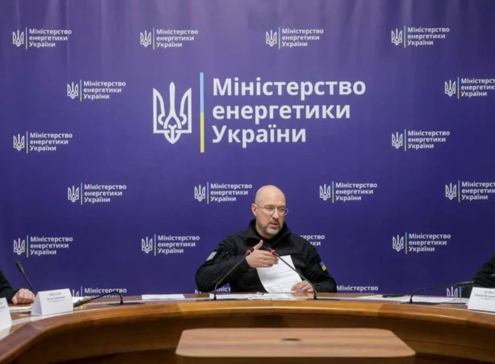 У столиці розпочали роботу додаткові бригади енергетиків для відновлення світла - Шмигаль оголосив про термінові заходи