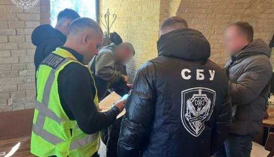 "Депутата з Тернопільщини викрили на хабарі - допомагав знімати військовозобов'язаних з розшуку за грошову винагороду".