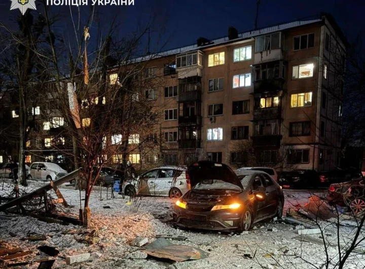 Кількість постраждалих внаслідок російського ракетного удару по Києву збільшилася до п'яти осіб, повідомили в місцевих органах влади.