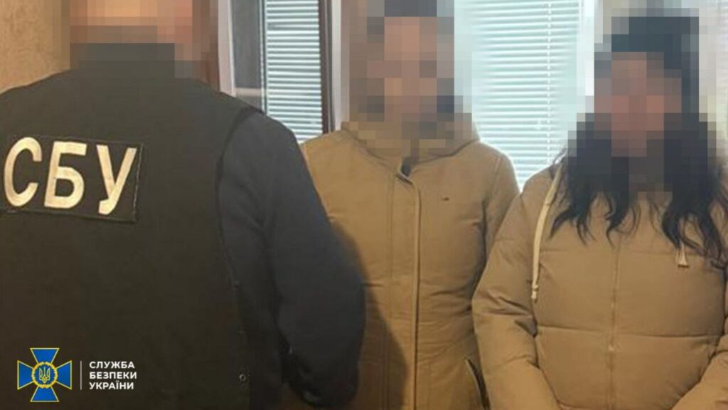 "Курсантку ЗСУ та її подругу затримали у Києві за підготовку терактів за 50 тисяч гривень".