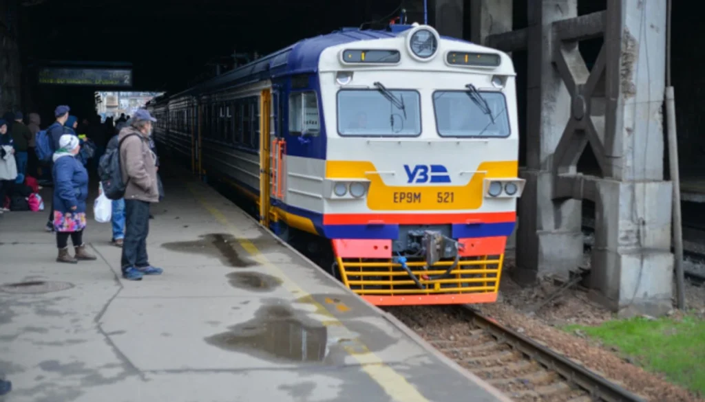 Подолати Дніпро з комфортом: УЗ запускає додаткові рейси Kyiv City Express на тлі негоди та заторів у Києві