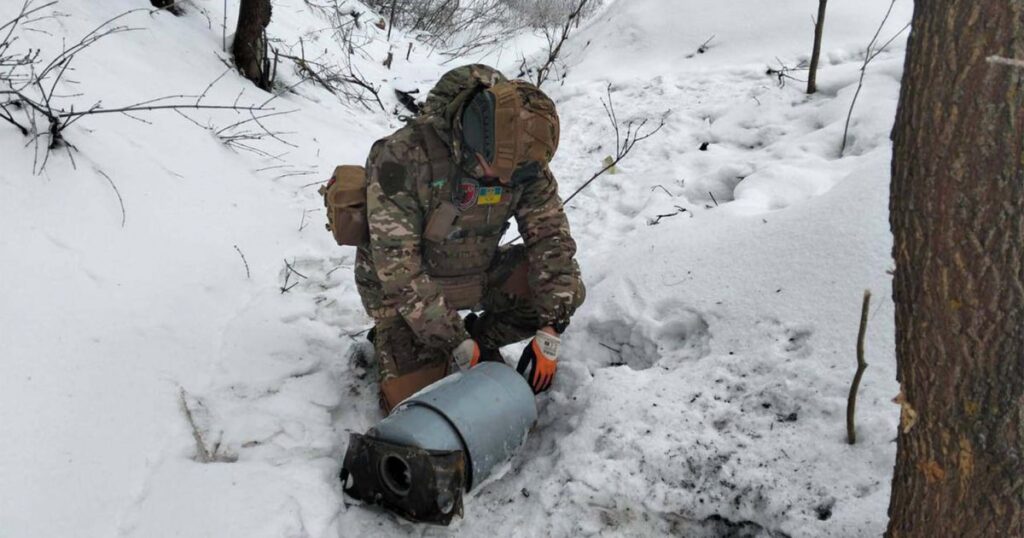 Поліція Київщини знешкоджує ворожі боєприпаси на Чернігівщині: вибухотехніки в дії