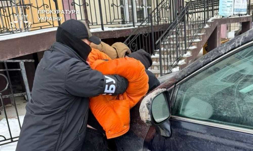 Шахрай обіцяв відстрочку від мобілізації за $10 тисяч: у Києві викрито незаконну схему 'лікування' для ухилення від військової служби