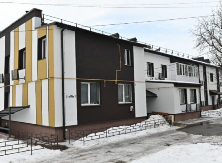 Сонячні дахи і нові двори: у Бородянці здано чергові відновлені будинки після руйнівних наслідків війни