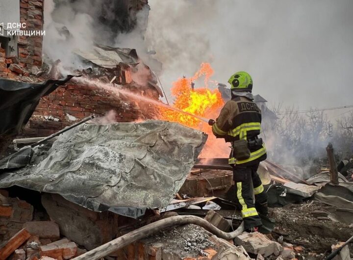 Трагічні наслідки ворожої атаки на Київщині: 1 загиблий, 15 постраждалих, 5 у лікарні