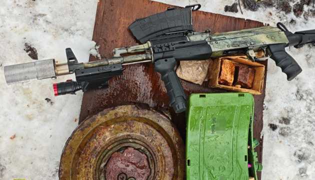 У Києві та на Дніпропетровщині затримано групу незаконних торговців зброєю