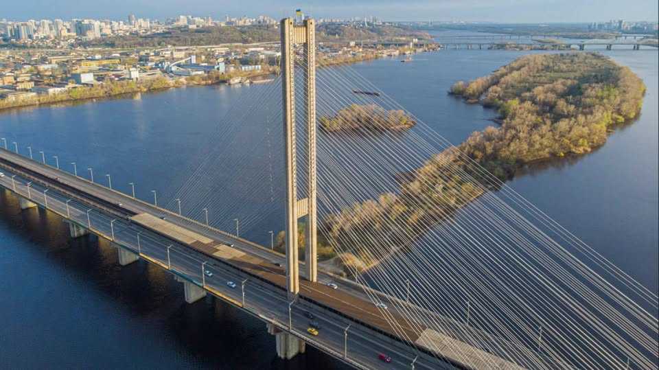 Зимовий обмеження руху: Південний міст у Києві під пильним наглядом до весни