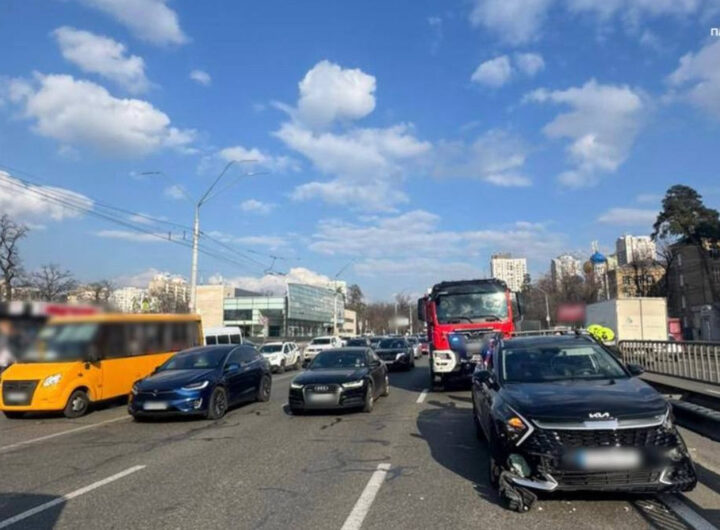 ДТП на Берестейському проспекті в Житомирі ускладнює рух з міста