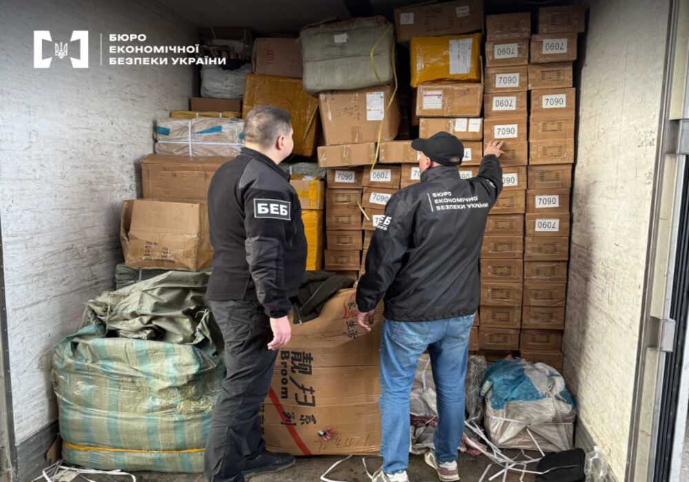 "Директор фірми постане перед судом за контрабанду товарів на суму 7,5 млн грн із Китаю до Києва".