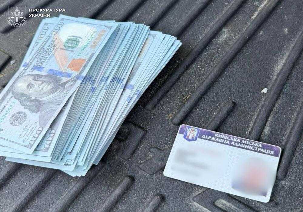 Колишній керівник КП «Голосіїво-будінвест» підозрюється у хабарництві за «бронювання» за 17 500 $
