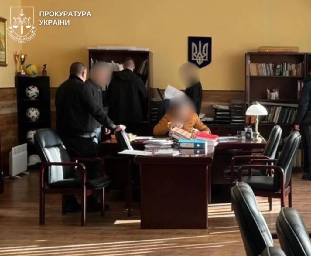Посадовці держінституту у Києві під слідством: підозра в ухиленні від мобілізації та виправданні збройної агресії РФ