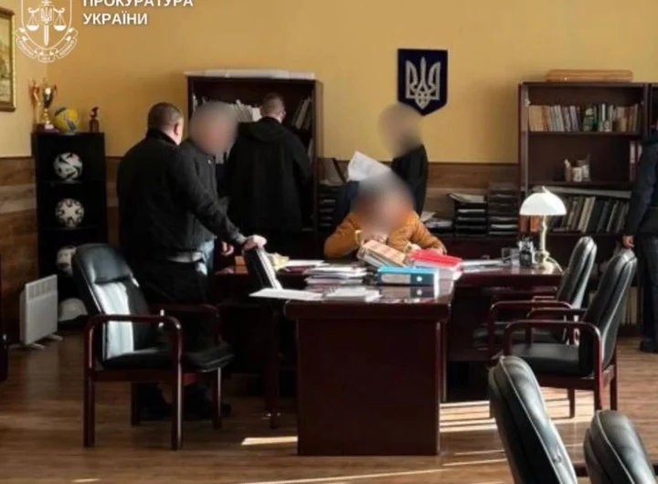 Посадовці держінституту у Києві під слідством: підозра в ухиленні від мобілізації та виправданні збройної агресії РФ