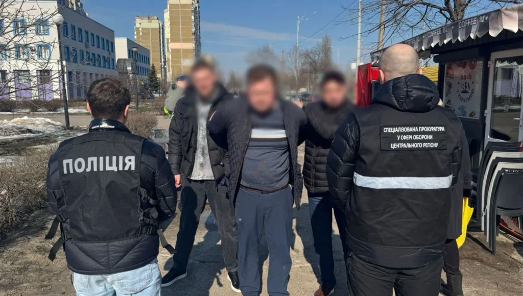 Священник за 10 000 доларів: у Києві затримано чоловіка, який обіцяв видати статус для виїзду за кордон