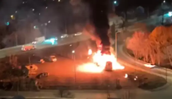 У Львові після вибуху загорівся автобус увечері 16 березня: деталі трагічної події та реакція місцевої влади